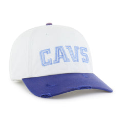 CLEVELAND CAVALIERS HARDWOOD CLASSICS WORN SCRIPT '47 CLEAN UP MF MID FIT WHITE