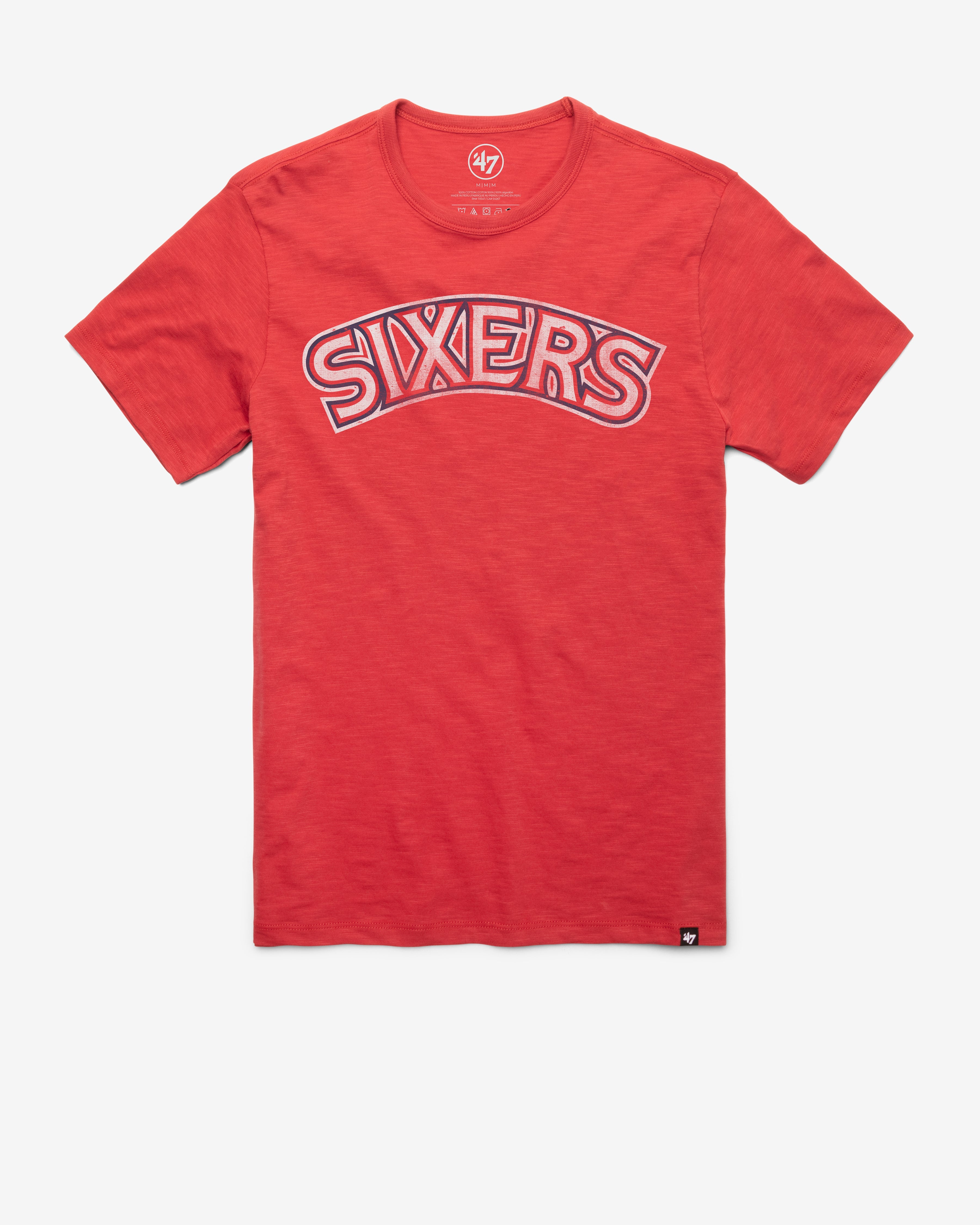 PHILADELPHIA 76ERS HARDWOOD CLASSICS GRIT WORDMARK '47 SCRUM TEE RESCUE RED