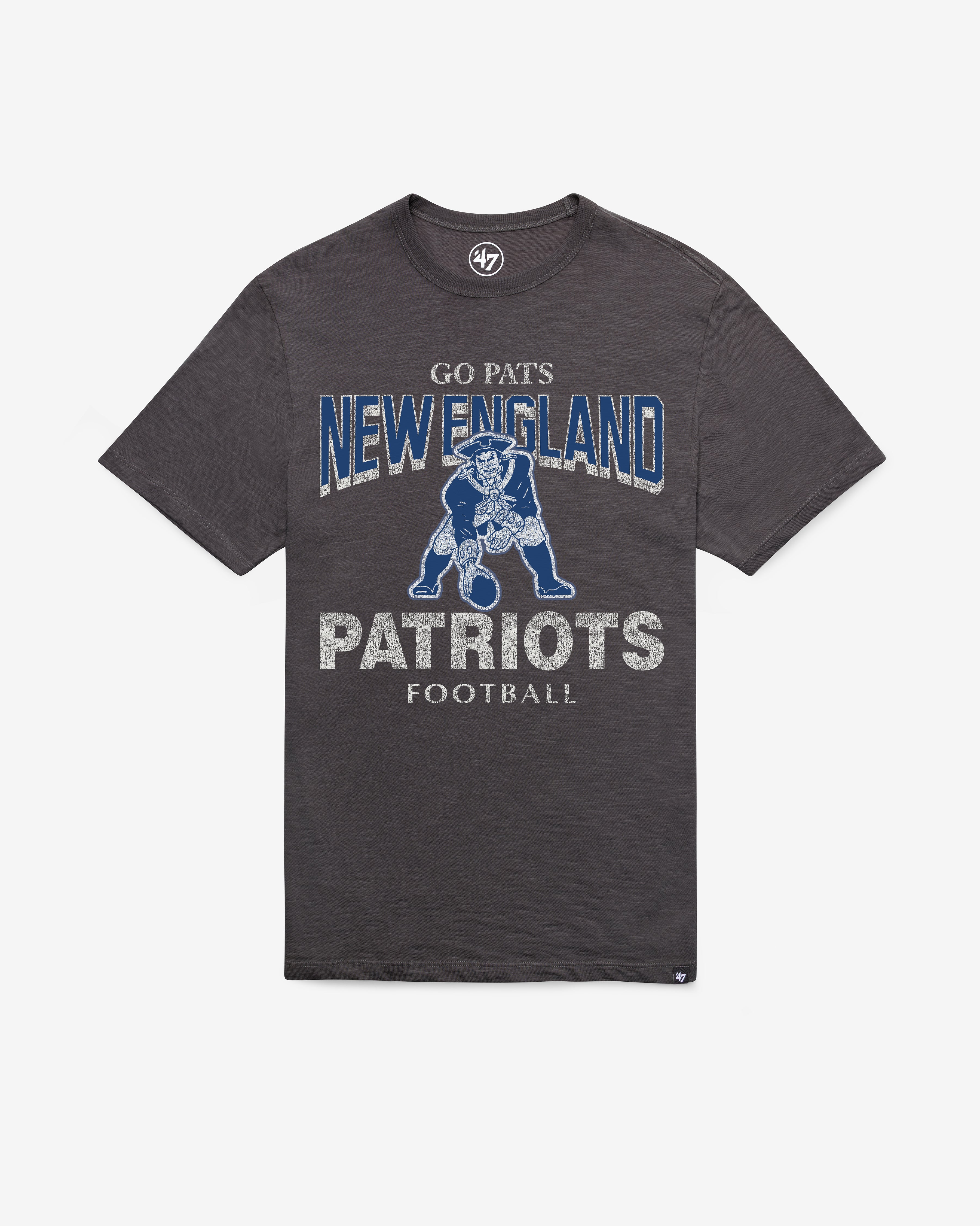 NEW ENGLAND PATRIOTS HISTORIC HEAD ON '47 SCRUM TEE CHARCOAL