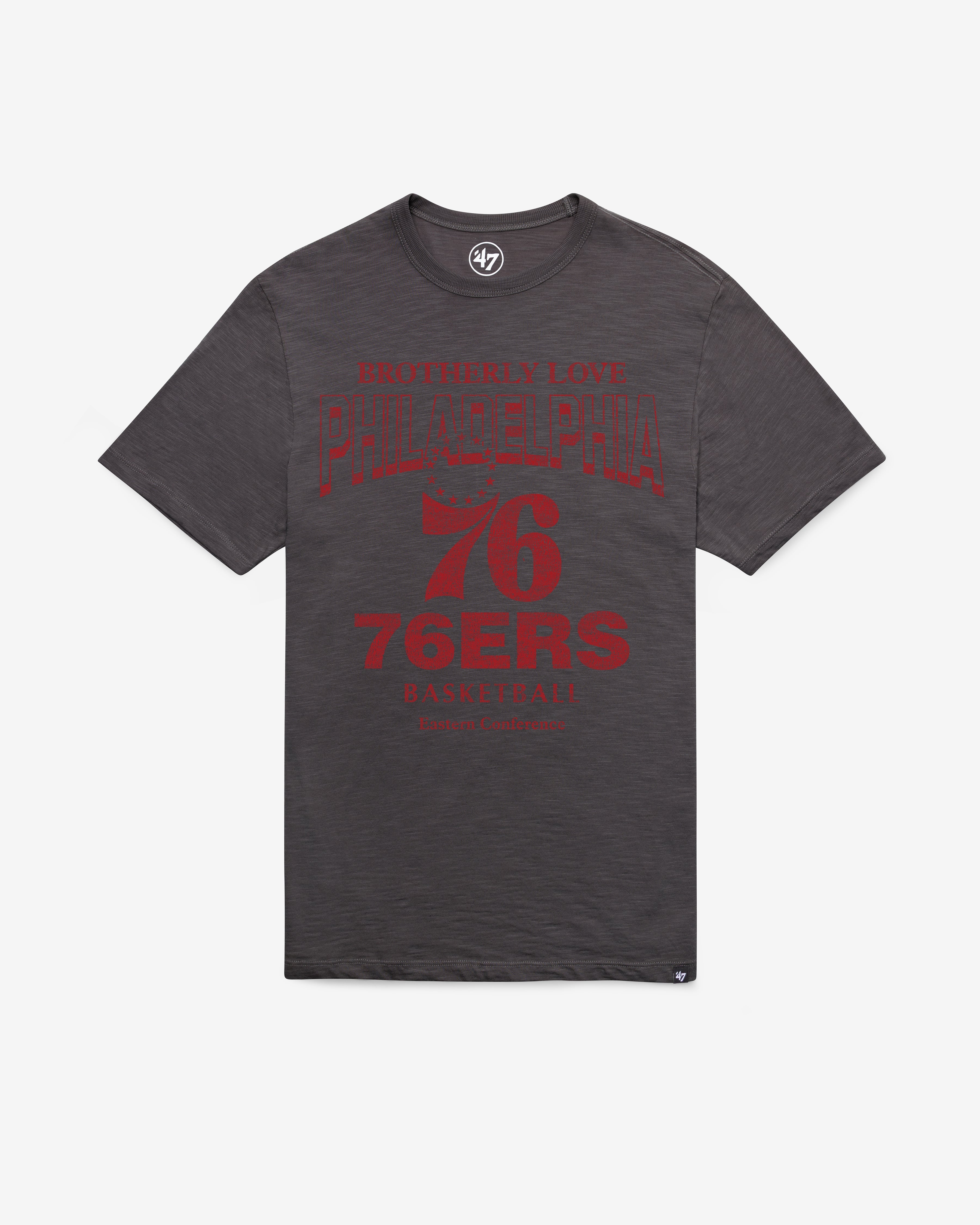 PHILADELPHIA 76ERS HEAD ON '47 SCRUM TEE CHARCOAL